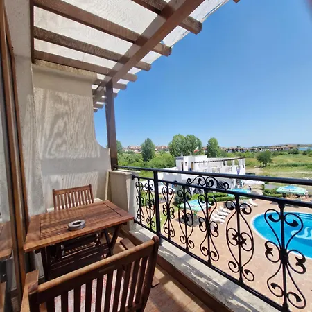 Paradise View Garden アパート